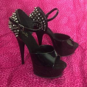 Pleaser Delight-611SP Spiked 6” Platform Heels